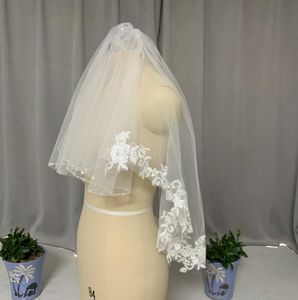 Veli da sposa Velo corto a due strati con perline bianche con paillettes avorio in pizzo con applicazioni di diamanti a pois