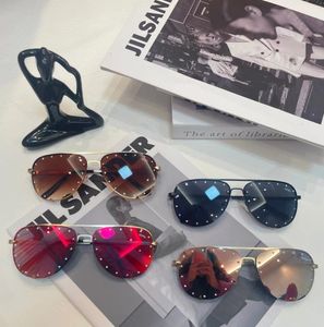 Luxury Quay Solglasögon för kvinnodesigner Kvinnor Toad Mirror Solglasögon Fashion Glasögon Leisure Solglasögon UV400 Protection Quay Glasses 909