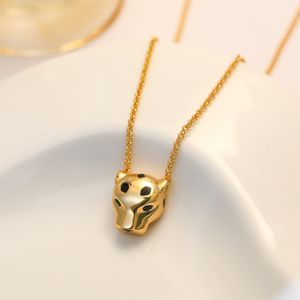 Colar panthere para mulheres designer para homem incrustado com esmeralda banhado a ouro 18K Cheetah Head Superfície lisa joias de moda de cristal com caixa 001