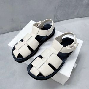 The Row leather shoes Small The hollow design Baotou Roman shoes Spring and summer new comfortable buckle flat sandals for women 2024