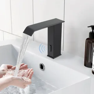 Rubinetti per lavandino del bagno Rubinetto Rubinetto per acqua a cascata a mani libere Touchless Nero