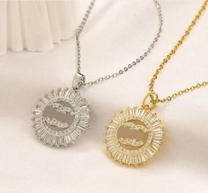 Designer Gold Plated Letter Necklace Chain Design Flower Pendant Choker Märke Halsband för kvinnor Bröllopsfestgåvor smycken