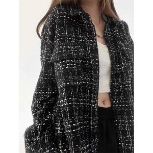 Checkered high-end shirt jacket Women's loose autumn and winter small figure 2023 design sense niche temperament top