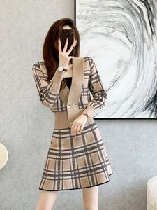 Two Piece Dress Vintage V-Neck Plaid Short Knitted Cardigan High Waist Mini Skirts Two-Piece Female Fashion Sweet Suit Korean Autumn 230422