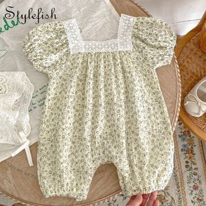 Rompers Summer Girls Infants and Children Lace Edge Fragmented Flower Square Neck Bodysuit Hip Romper Short Creeper 230421