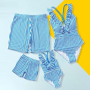 Family Matching Outfits Summer Family Matching Swimsuit Print Striped Mother Daughter Clothing Set Mom Daddy Baby Girl Boy Family Look Clothes 230421