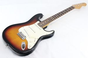 Standard-E-Gitarre St 2000 wie auf den Bildern