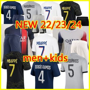 PSGS MBAPPE MESSIS Fußballtrikot HAKIMI SERGIO RAMOS VERRATTI 2023 2024 Fußballtrikot Maillots Kinder Männer Erwachsene Kinder Kit Sets Uniform Adultes enfants hommes