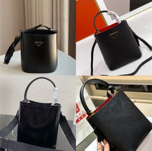 Classico sacchetto di secchio di alta qualità Crossbody per donne borse borse di lusso Designer Mostra le borse Prado Black Lettera Genuina in pelle