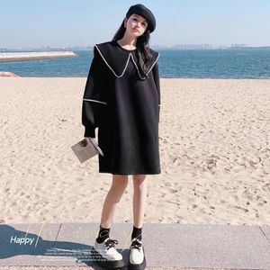 Sukienki swobodne kobiety mody koralików czarna sukienka 2023 Wiosna jesienna długi rękaw Elegancki słodki, luźny koreański z kapturem z kapturem 6609