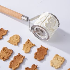 Baking Moulds Cartoon Biscuit Mold Set Hand Press Cookie Stamps Stainless Steel Cookie Cutter Decorative DIY Rolling Pin Baking Crafts 230421