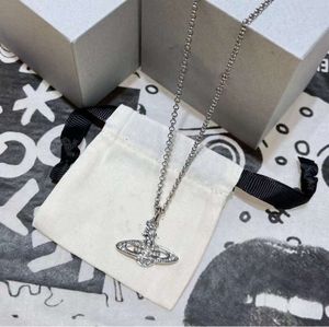 Pendant Necklaces Designer Letter Vivian Chokers Luxury Women Fashion Jewelry Metal Pearl Necklace cjeweler Westwood Tidal flow design666