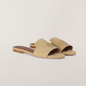 Slippers feminino de alta qualidade LP Charmos de verão pingente de rua de madeira plana Moda de madeira confortável Sandálias casuais 230421
