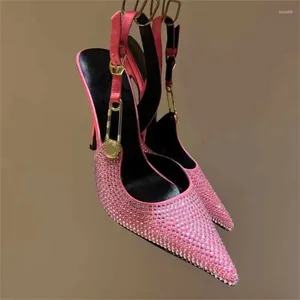 샌들 유럽과 미국 여성의 슬림 하이 힐과 금속 장식 버클 섹시 다이아몬드 랩 웨딩 신발