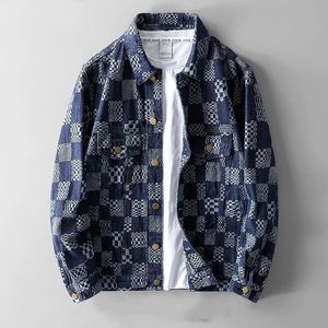 Herrjackor Spring och Autumn Men's Loose Chessboard Plaid Casual Coat Personlighet Jacquard Denim Jacket 231121