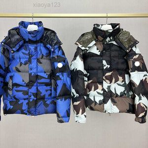 2023Herren-Pufferjacke mit Kapuze, Daunenjacke, Designer-Klassiker-Stil, Camouflage-Herrenmantel, besticktes Armband, Wintermantel