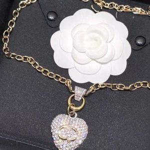 Moda damska naszyjnik wisiorek Choker 18K Gold Titanium Stal Stal Designer marka List Kryształowe naszyjniki Wedding Jewelry Akcesoria