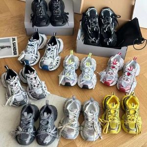 Mesh Sneaker Triple S Track 3xl Yıpranmış Ayakkabı Spor Ayakkabıları Balencaiiga Paris 3xl Ayakkabı Yükseltilmiş Aile Erkeklerin Kadınların Nefes Alabası Etkisi Shoess H7CXL