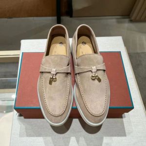 Yeni elbise ayakkabıları loro yaz takıları kadınlar için moccasins yürüyüş mokasenleri piana tasarımcıları loafer erkekler ofis kariyer boyutu 32-46 gündelik ayakkabı çocuk deri spor ayakkabı sandaletleri kutu