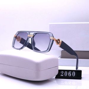 24SSDesigner Versage Sunglasses Vercaces Overseas Nuova montatura grande per uomo e donna Head Classic Travel Fashion Glasses 2060