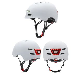 Велосипедные шлемы Велосипедный шлем Smart Tail Light Велосипед для взрослых Электрический дорожный скутер Спортивный городской мужской и женский универсальный 231122