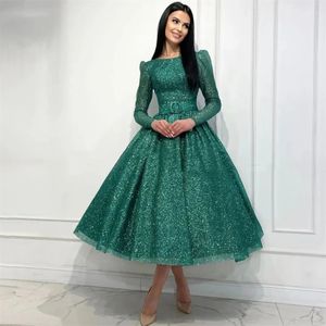 2024 Elegant Tea Length Homecoming Dresses A Line Glitter Green Sequined Long Sleeves Formal Party Gowns Sexy Backless Prom Dress