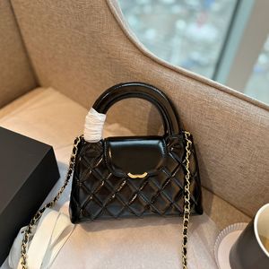 12.5/20cm 23K Kvinnor Designer Glossy Tote Bag Oil Wax Calfskin Leather Half Round Top Handtag Diamond Gold Metal Hardware Matelasse Chain Cross Body Shoulder Handbag