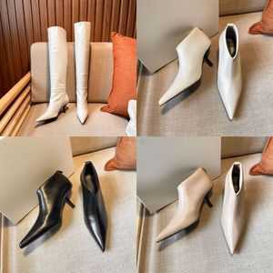Die Reihenstiefel Top-Qualität-Schuhe Coco-Stiefel Romy Designer Frauen Mode Leder Fersen-Knospenstiefel Zeife Spitze Zehen Bootie Größe 35-42 1 gre 2024