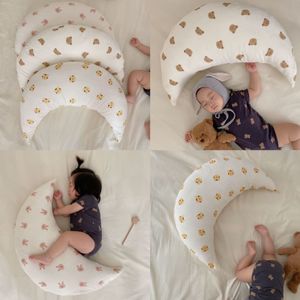 Kuddar Milancel Autumn Baby Pillow Toddler Side Sleeping Pillow Spädbarn Crescent Pillow 230422