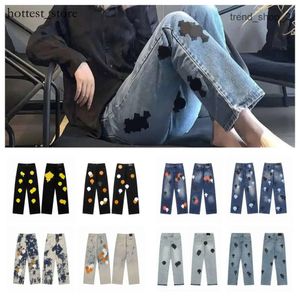 Jeans da donna 23ss Nuovi jeans da uomo Designer Make Old Pantaloni dritti cromati lavati Lettera di cuore Stampe Cuori stile lungo Jeans viola Cuori cromati 543