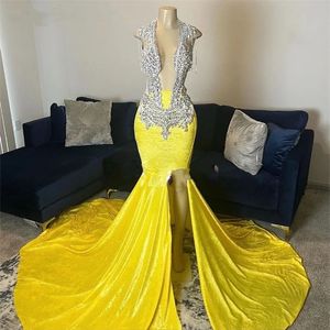 Sparkly Diamonds Long Yellow Prom Dresses Veet 2024 för svarta flickor pärlor Kristaller Rhinestones Tassels Evening Party Gown 322