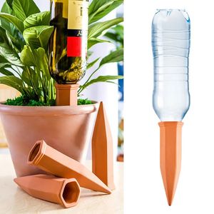 Sprühgeräte 4PCS Automatisches Wasserversickerungsgerät Terrakotta-Topftropfer Hausgarten Blumenpflanzen Tropfbewässerung Bewässerungsgeräte 231122