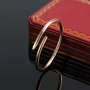 2023 Nowa bransoletka do paznokci Klasyczna luksusowa bransoletka parowa dla kobiet Wysokiej jakości 316L Tytanium stalowa bransoletka Prezent biżuterii