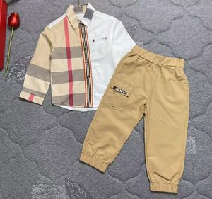 Designer meninos carta impressa roupas conjuntos crianças xadrez lapela camisa de manga longa com costelas tornozeleira calças casuais 2pcs moda crianças roupas Z5546