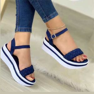 Sandals 2022 Summer Thick Sole Fish Mouth Women Beach Sandals One Line Buckle Solid Color Gladiator Female Sandals Shoe Size 36-43 AA230422