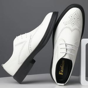 Klädskor män formella skor vita läder företag casual skor mode man sko klänning kontor bröllop brogue skor social sko man 231122