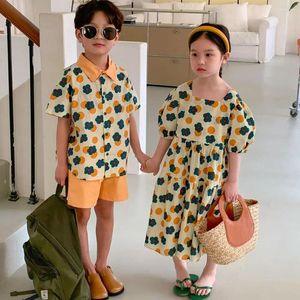 Kläder sätter 2023 sommarkoreanska pojkar och flickor Kontrast Floral Bubble Sleeve Dress Short Shorts Set Casual Baby Girl Outfit