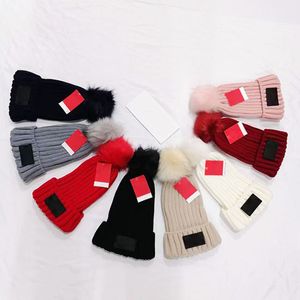 Kalın şapka Beanie Tasarımcı Beanie Bonnet takılmış şapkalar sıcak kış şapkası Noel şapka kova şapka kapağı örgü şapkası kapakları yün şapka ile top en iyi Noel hediyesi