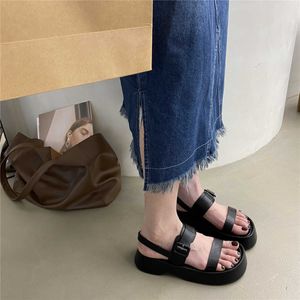 Sandały Sandały Grube podeszwy proste rzymskie letnie damskie sandały japoński oryginalny styl swobodne noszenie plażę na zewnątrz samice buty aa230422