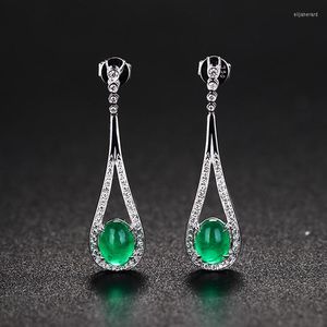 Ohrstecker Das Produkt ist luxuriös und imitiert eine grüne Chalcedon-Gruppe, die mit langem Zirkon eingelegt ist