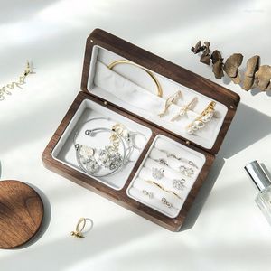 Smyckespåsar Voltax 2023 Solid Wood Box High-End utsökta örhängen Ring halsband Enkel bärbar kvinnlig arrangör