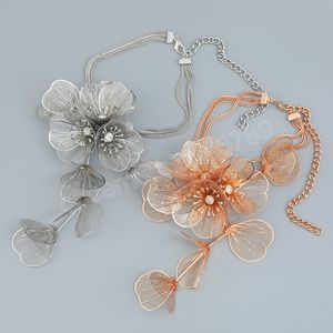 Luxury Long Metal Flower Pendant Halsband för kvinnor Elegant uttalande halsband party smycken mode tillbehör