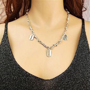 Kedjor Punk Necklace Jewelry Design Blade Pendant Choker för Women Metal Alloy Thorns Chain Halsband Tillbehör