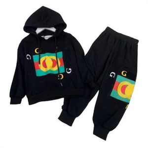 Hotsell Kids Giyim Setleri Mektup Baskı Erkek Kız Kızlar Ceket Ceket Pantolon Trailsits Uzun Kollu Açık Çocuk Spor Hoodie Suit Bebek 90-160cm Q60