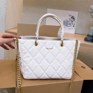 Borsa da donna firmata Borsa da basket trapuntata con manico superiore in pelle con reticolo di diamanti Catena in metallo dorato 22x19 cm Borsa a tracolla casual multi colore