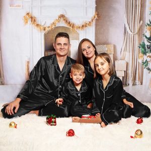 Familjmatchande kläder Familj Matchande kläder Satin Pyjamas Solid Family Matching Sleepwear Nightwear Pants Set Father Mother Kids Christmas Pyjamas 231122