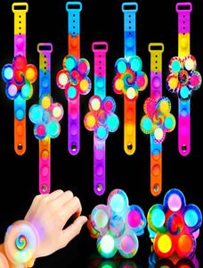 Inne świąteczne zapasy imprezy Scione Glow Favours for Kids LED Spinner Bransoletka w ciemnym prezencie powracając Pakiet Bracela Amyea7616026