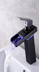 Sensore LED Cambia colore Rubinetto del bagno Miscelatore lavabo cromato nero Beccuccio a cascata Rubinetto monocomando acqua fredda e fredda317N92933932508547