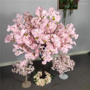 Kwiaty dekoracyjne Niestandardowe fałszywe drzewo sakura wewnętrzne stół na zewnątrz stół centralny