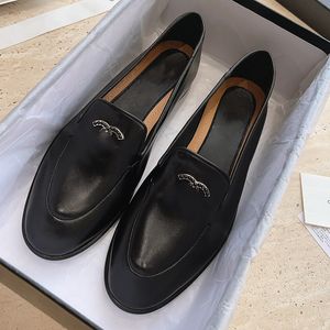 Spring Autumn New Soft Sole Dress Shoes Famous Designer Metal Chain Letter Etiketten EMAMIDA Märke Kvinnor Sheepskin Stor SOLE GRETOUR CUT LOW TOP LAMS LOAFERS